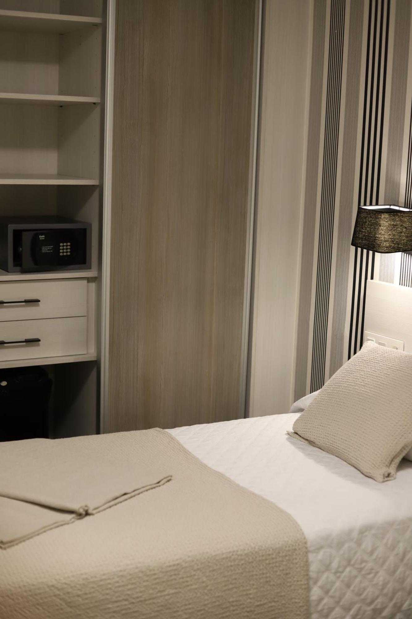นิว โฮเต็ล โคล็อง Hotel มาตาโร ภายนอก รูปภาพ