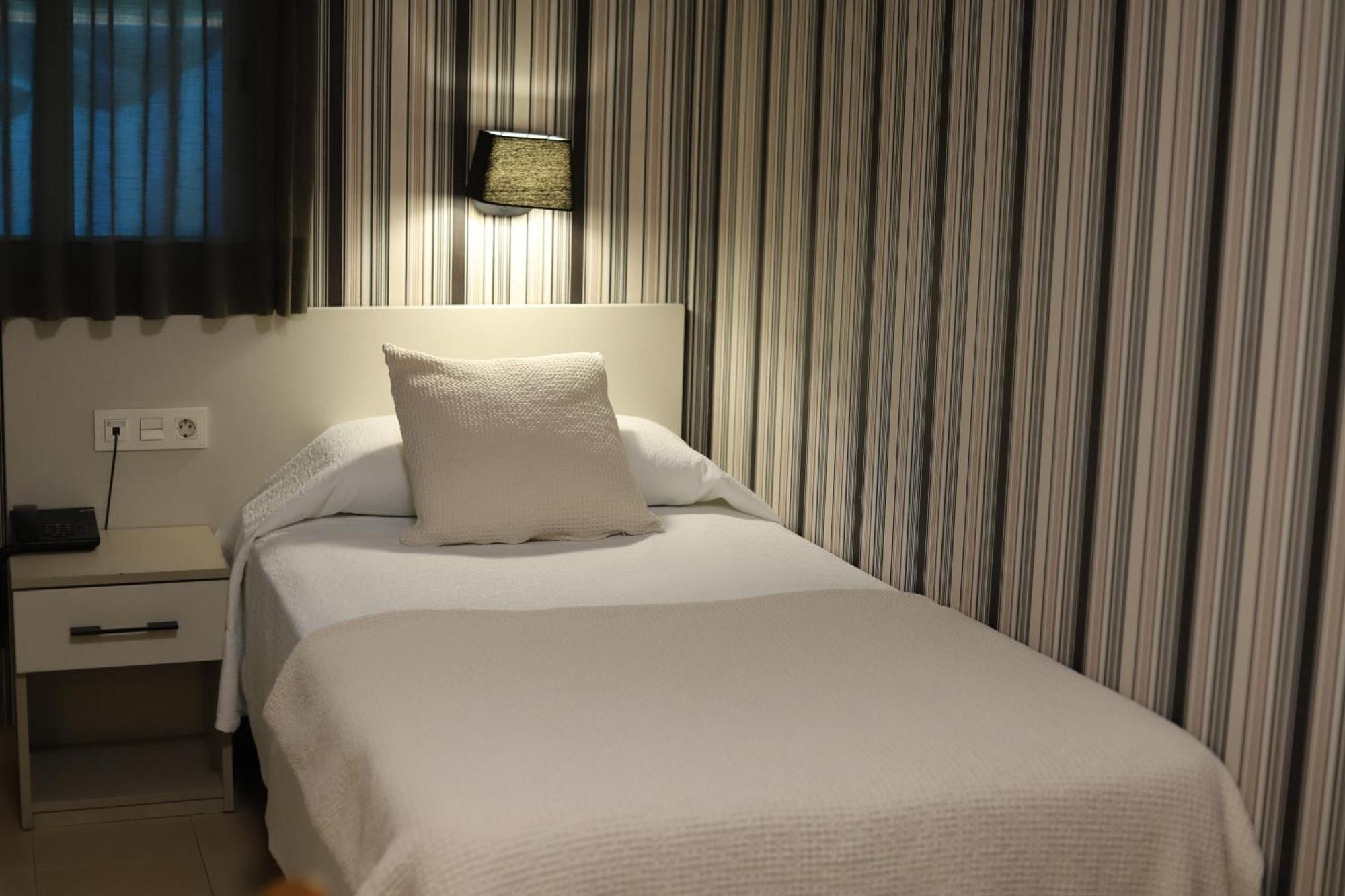 นิว โฮเต็ล โคล็อง Hotel มาตาโร ภายนอก รูปภาพ