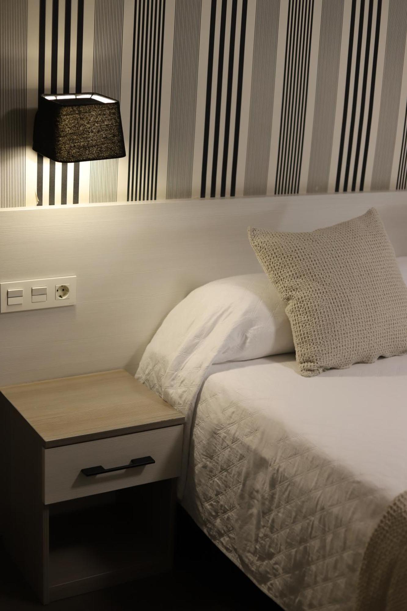 นิว โฮเต็ล โคล็อง Hotel มาตาโร ภายนอก รูปภาพ